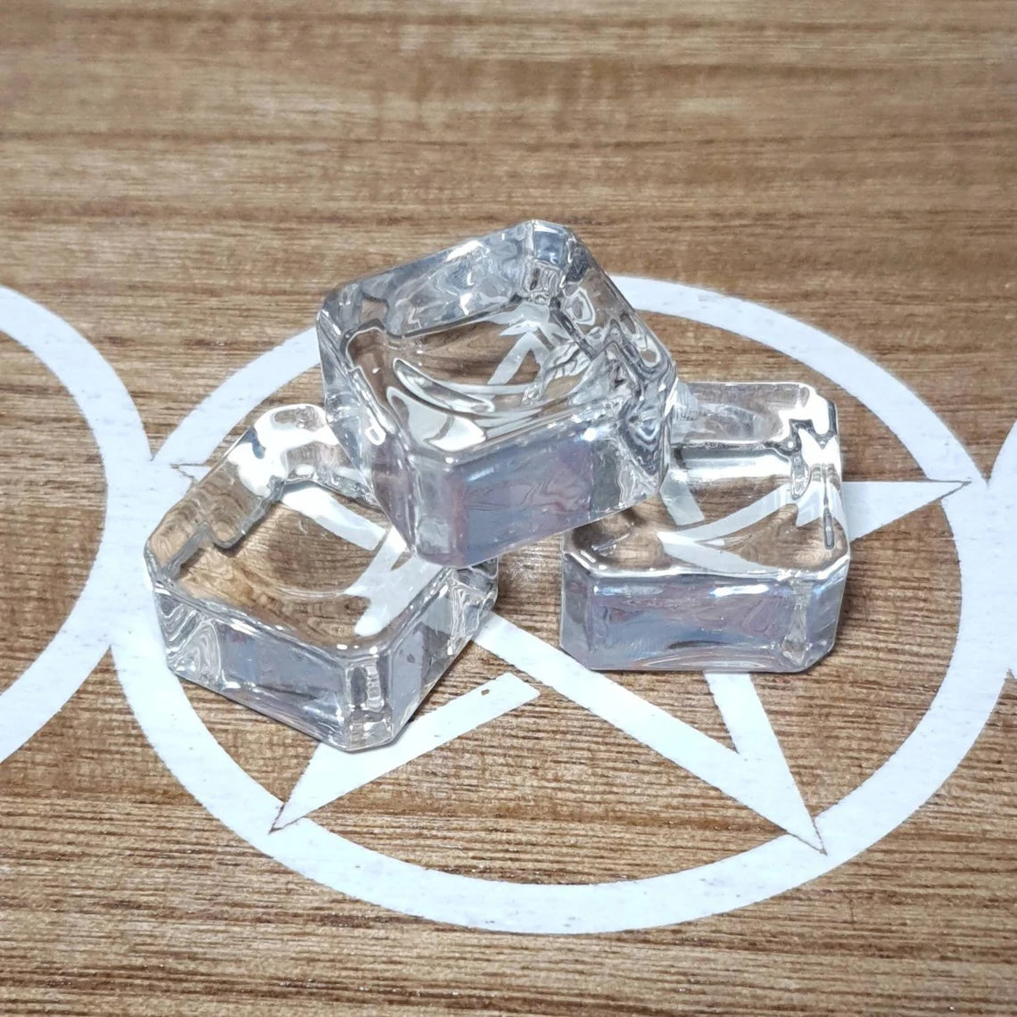 Glass Sphere Holder. Holds Sizes from Medium to Mini Spheres.