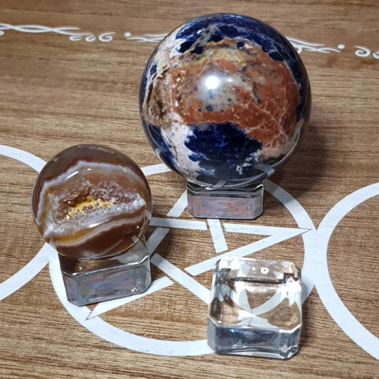 Glass Sphere Holder. Holds Sizes from Medium to Mini Spheres.