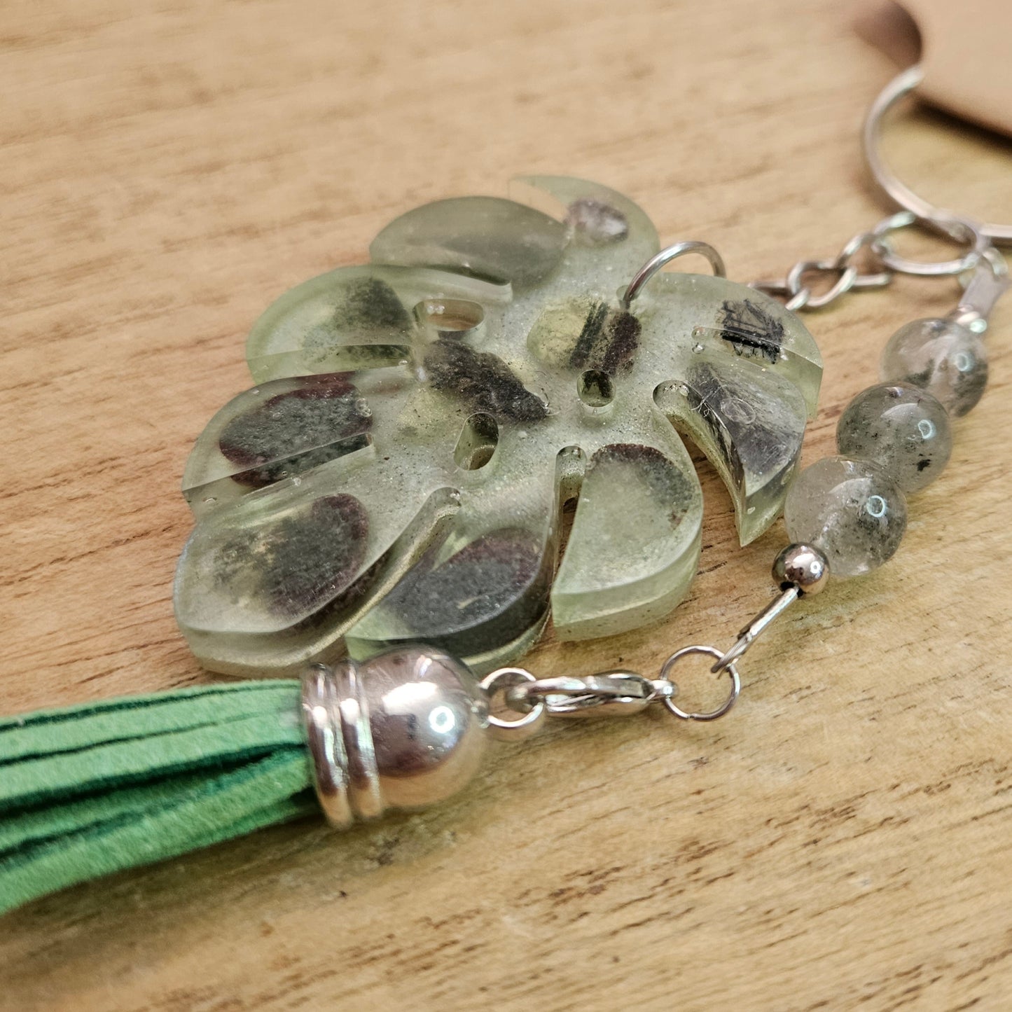 Monstera Leaf Keychain. Handmade Garden Quartz Keychain.