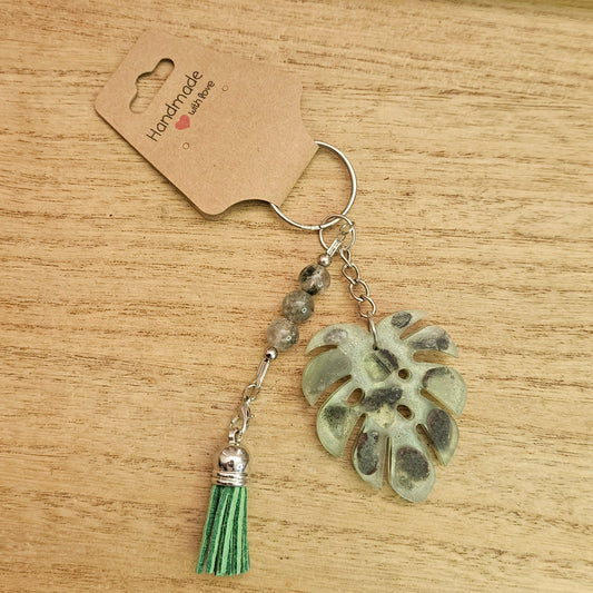 Monstera Leaf Keychain. Handmade Garden Quartz Keychain.