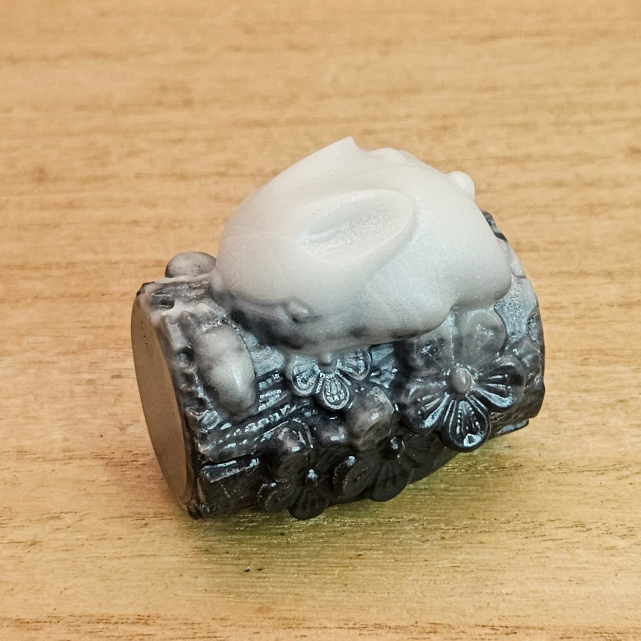 Taiji Jade Rabbit on Log Carving.