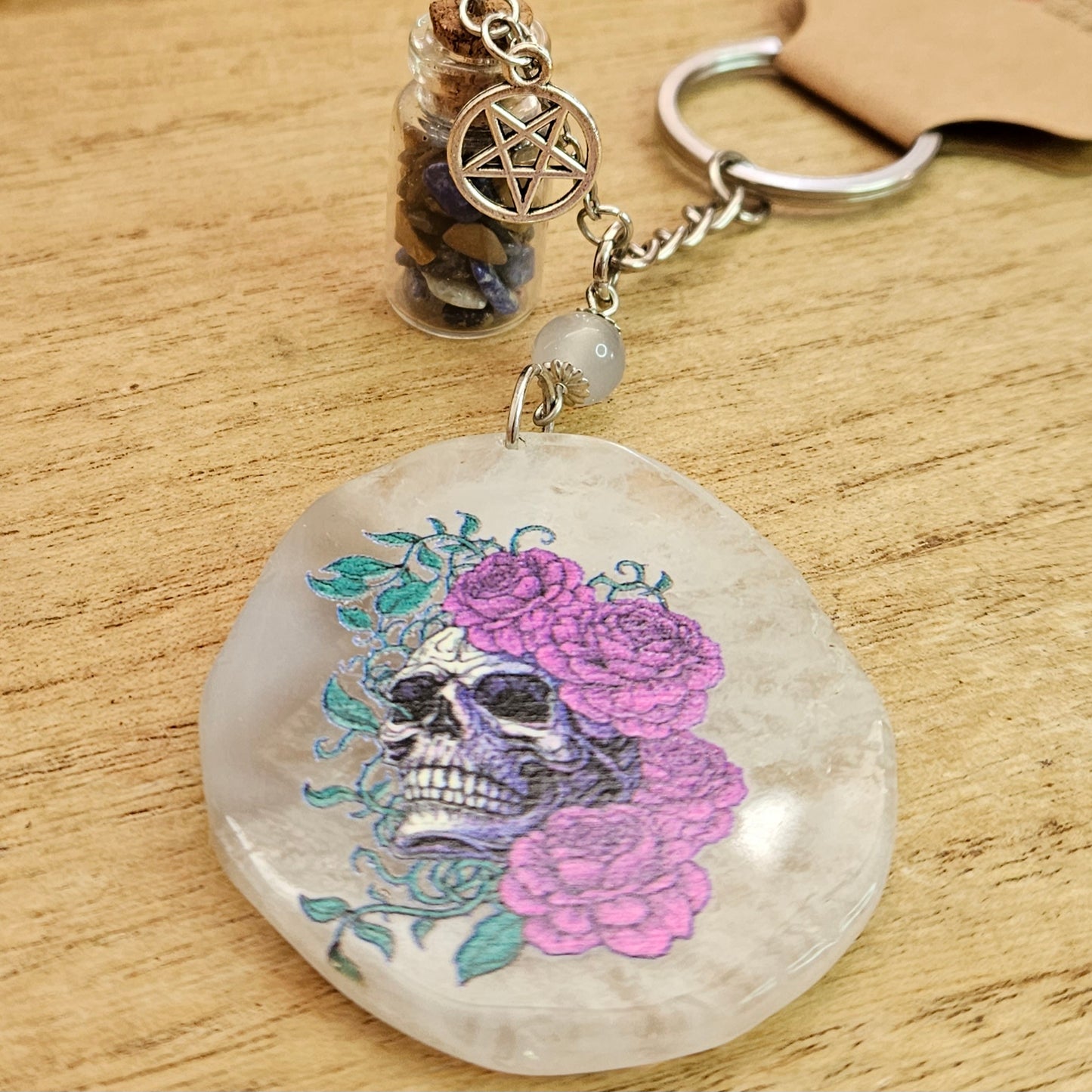 Skull Agate Slice & Crystal Chip Bottle Keychain.